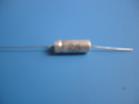 CA301型非固體電解質(zhì)燒結(jié)鉭電容器實(shí)物圖